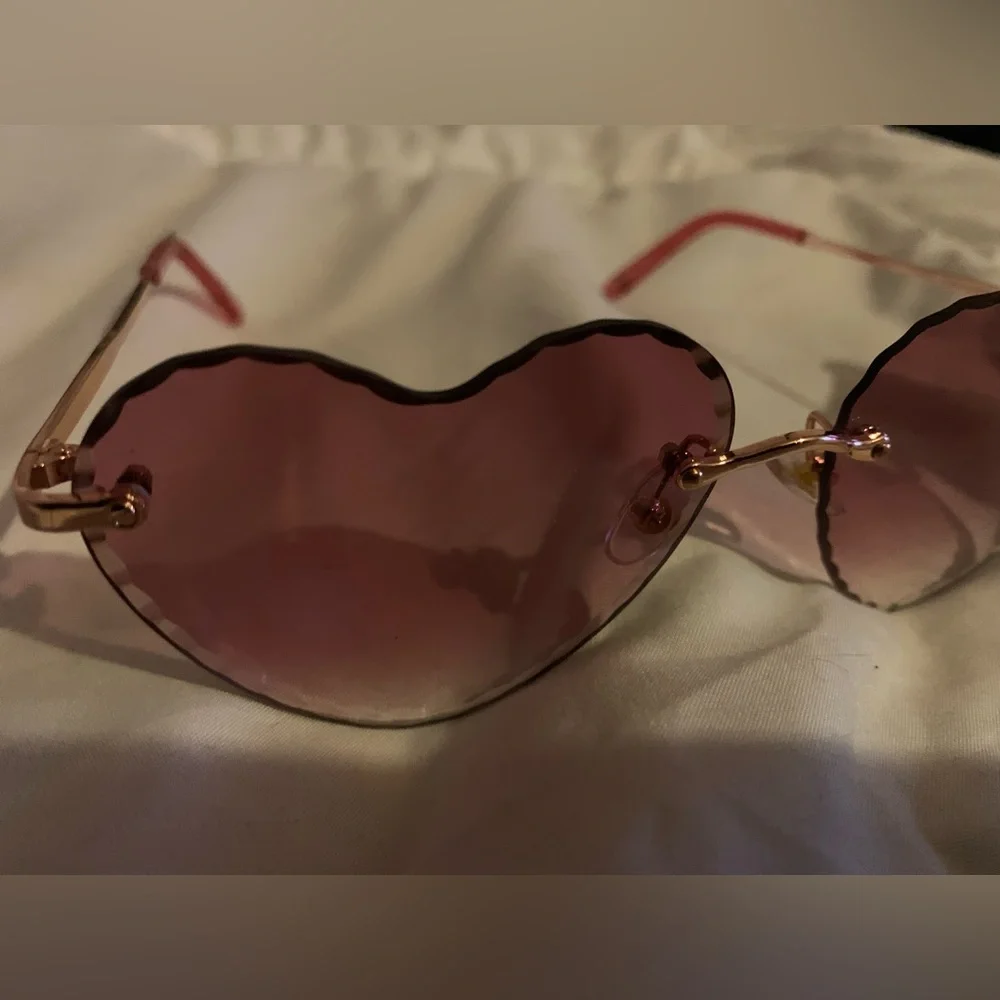 Foster Grant Translucent Pink Heart Sunglasses NWT beveled edge lenses